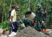 Satgas TMMD ke-128 bersama Warga kebut persiapan cor jalan Desa Krangean