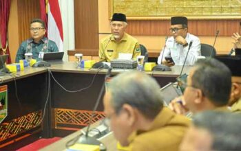 Gubernur Mahyeldi paparkan progres pengembangan ekonomi dan keuangan Syariah di Sumbar dalam rapat KNEKS