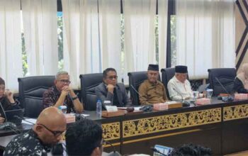 Rapat Dengar Pendapat (RDP) DPRD Sumbar bersama Konfederasi Serikat Pekerja Seluruh Indonesia (KSPSI), aliansi mahasiswa, dan Aliansi Cipayung Padang terkait persoalan tenaga kerja dan buruh