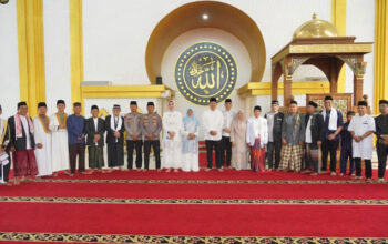 Bupati dan Wabup Dharmasraya Salat Idul Adha 1447 H di Masjid Agung