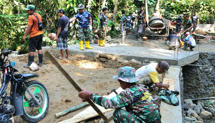 TMMD ke-128 Kodim Purbalingga Menenun Jalan Harapan di Desa Krangean