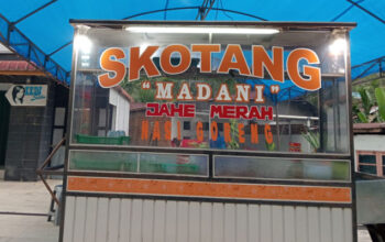 Skotang Madani jual miuman sekoteng di Pasar Sapan Kota Sawahlunto