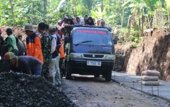 Transportasi Desa Krangean melewati jalan TMMD ke-128