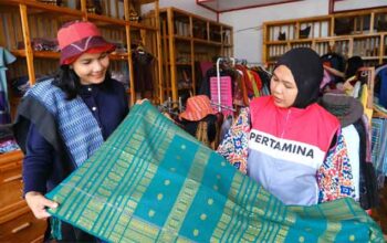 Pertamina Patra Niaga Regional Sumbagut Dukung Sakkamadeha Kembangkan Tenun Ulos sebagai kekuatan ekonomi kreatif berkelanjutan