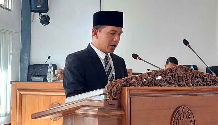 Anggota DPRD Limapuluh Kota, Yori Anggara saat menyampaikan pendapat akhir LKPJ Kepala Daerah tahun 2025