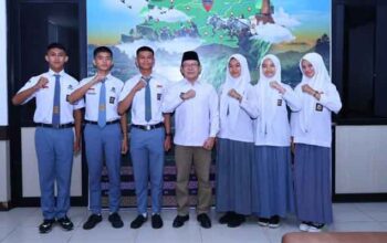 Wako Zulmaeta Lepas Enam Calon Paskibraka Payakumbuh ke Provinsi