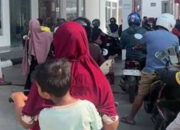 Atasi Antrean BBM, Gubernur Sumbar Instruksikan Pembentukan Satgas Pengawasan 9 Antrean pengisian BBM di salah satu SPBU Kota Padang