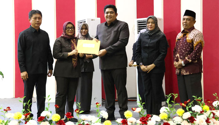 Bupati Roby Sampaikan Ranperda LPP APBD TA 2025 ke DPRD Bintan