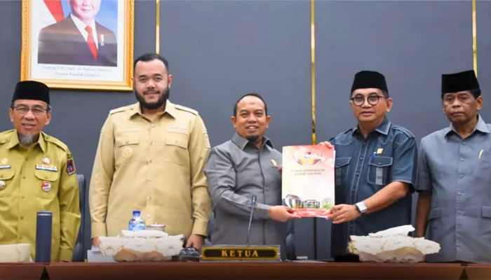 Setujui Pertanggungjawaban Pelaksanaan APBD 2025, DPRD Kota Padang Terima Penyampaian Perubahan Propemperda dan KUA dan PPAS 2026 1 Rapat paripurna DPRD Kota Padang terkait penyampaian Pendapat Akhir Fraksi-fraksi Terhadap Ranperda Pertanggungjawaban Pelaksanaan APBD TA 2025, Perubahan Propemperda, Perubahan KUA dan PPAS TA 2026