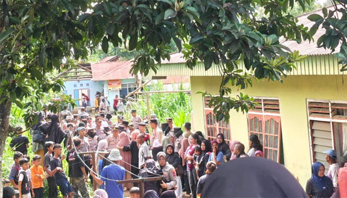 Eksekusi Lahan di Nagari Sungai Kamuyang Ricuh, Aparat dan Emak-Emak Saling Dorong 1 Eksekusi lahan di Nagari Sungai Kamuyang Ricuh
