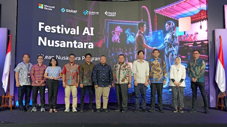 Festival AI Nusantara Percepat Literasi AI, Cetak Inovator Lokal dari Pelosok Indonesia 1 Foto Bersama Penyelenggara Acara