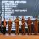 Bupati Bintan, Roby Kurniawan serahkan penghargaan dalam Anugerah Galanova Award 2026