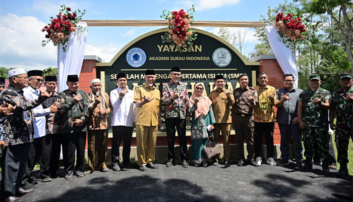 Gubernur Sumbar, Mahyeldi saat peresmian SMP Islam Darul Hakim di Jorong Bumbung, Nagari Situjuah Batua, Kecamatan Situjuah Limo Nagari, Kabupaten Limapuluh Kota
