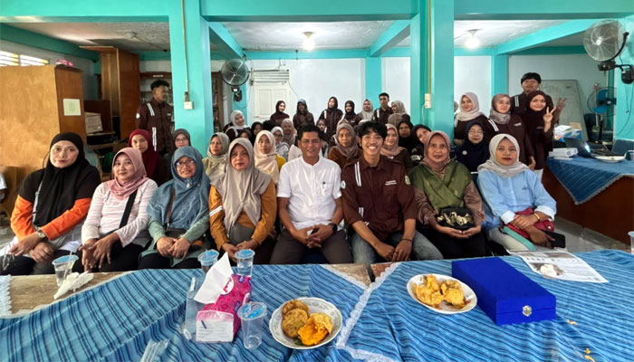 HIMAGRID Unand Latih Warga Silungkang Oso Membuat Lulur dan Scrub Kayu Manis