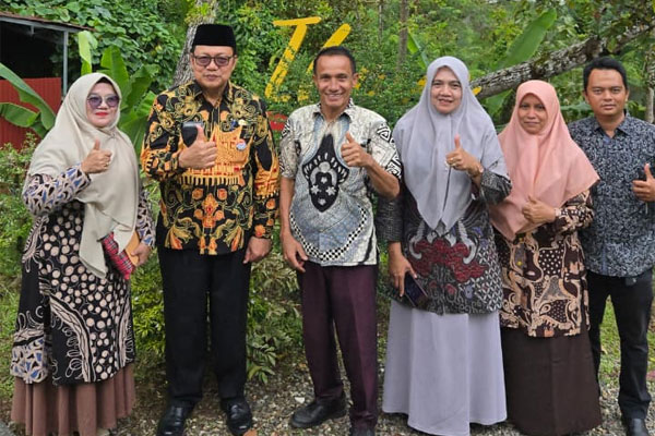 Dinas Pendidikan Sumbar Tetapkan Wilayah Domisili SPMB, Ini Cakupan Nagari untuk SMAN 1 2X11 Enam Lingkung 1 Kepala Dinas Pendidikan Sumbar, Habibul Fuadi kunjungi SMAN 1 2X11 Enam Lingkung Sicincin, Kabupaten Padang Pariaman