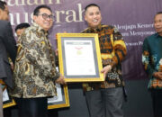 Wali Kota Padang Panjang Hendri Arnis Raih Penghargaan Sahabat Pers Indonesia dari SMSI 9 Wali Kota Padang Panjang, Hendri Arnis raih Penghargaan Sahabat Pers Indonesia dari SMSI