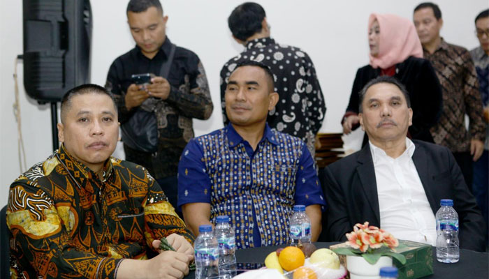 Wali Kota Padang Panjang Hendri Arnis Raih Penghargaan Sahabat Pers Indonesia dari SMSI 3 Wali Kota Padang Panjang, Hendri Arnis raih Penghargaan Sahabat Pers Indonesia dari SMSI