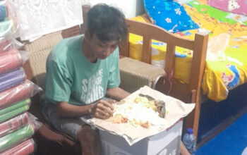 Dinsos Agam Pulangkan Warga Tegal Terlantar dan Depresi ke Kampung Halaman 3 Dinsos Agam Pulangkan Warga Tegal Terlantar dan Depresi ke Kampung Halaman