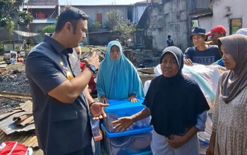 Bupati Sijunjung Salurkan Bantuan kepada Korban Kebakaran di Jorong Tapi Balai Nagari Padang Sibusuk 5 Bupati Sijunjung, Benny Dwifa Yuswir meninjau lokasi kebakaran di Jorong Tapi Balai Nagari Padang Sibusuk