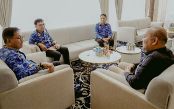 Sambangi Bupati Khairunas, RRI Padang Bakal Mengudara Lagi di Solok Selatan 6 Kepala LPP RRI Padang, Yulian S. Saaba kunjungi Bupati Solok Selatan, H. Khairunas