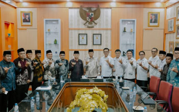 Pemkab Solok Selatan Upayakan Sekolah Gratis bagi Siswa MAN 3 Bupati Solok Selatan, H. Khairunas audiensi dengan Kepala Kantor Wilayah Kementerian Agama Sumatera Barat di Padang