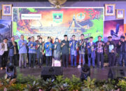 311 Pelajar SMA/SMK se-Sumbar Berpartisipasi dalam Lomba Video dan Lagu Pasan Buruang Bertema Pelestarian Lingkungan 9 Gubernur Mahyeldi bersama finalis Lomba Video dan Lagu Pasan Buruang Antar SMA/SMK se-Sumbar Tahun 2026