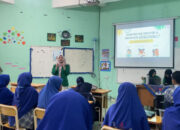 Mahasiswa Ilmu Komunikasi Unand Latih Public Speaking Pengurus OSIS SMPIT Adzkia Sumbar
