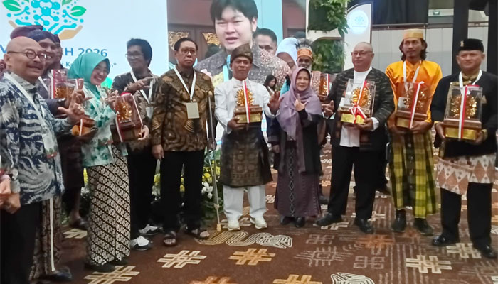 Dianugerahi Penghargaan Kalpataru Adya 2026, Miswanto Harumkan Nama Kabupaten Bintan 1 Ketua Bank Sampah Induk (BSI) Pensosmas Bintan, Miswanto Dianugerahi Penghargaan Kalpataru Adya 2026