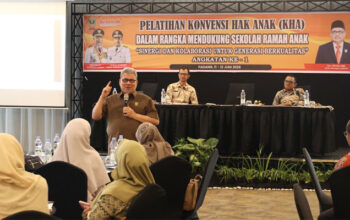 Muhidi Tekankan Pentingnya Sekolah Ramah Anak untuk Mencetak Generasi Unggul Sumbar 3 Ketua DPRD Sumbar, Muhidi saat menghadiri Pelatihan Konvensi Hak Anak (KHA)