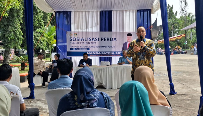 Sosialisasikan Perda KIP, Nanda Satria Ajak Masyarakat Manfaatkan Hak Informasi Secara Bijak 1 Wakil Ketua DPRD Sumbar, Nanda Satria menggelar Sosialisasi Peraturan Daerah (Perda) Nomor 3 Tahun 2022 tentang Keterbukaan Informasi Publik (KIP) di Halaman Taman Melati, Jalan Gereja, Belakang Tangsi, Kecamatan Padang Barat, Kota Padang