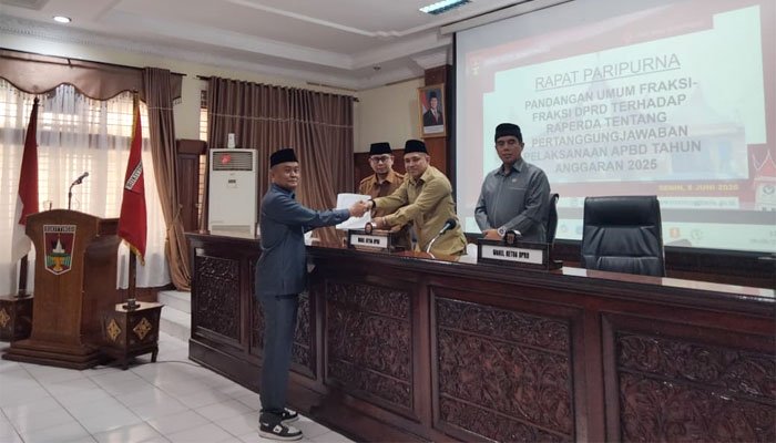 6 Fraksi DPRD Kota Bukittinggi Sampaikan Pandangan Umum terhadap Ranperda Pertanggungjawaban Pelaksanaan APBD 2025