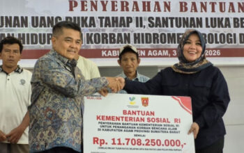 Pemkab Agam Salurkan Bantuan Sosial Rp 11,708 Miliar untuk Korban Bencana Hidrometeorologi 7 Bupati Agam, Benni Warlis salurkan bantuan sosial untuk Korban Bencana Hidrometeorologi