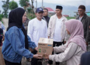 Pemkab Solok Serahkan Bantuan bagi Korban Kebakaran di Rimbo Data Sungai Nanam