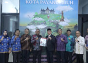 Pemko Payakumbuh Salurkan Bantuan Keuangan Rp1 Miliar untuk Masyarakat Terdampak Bencana ke Limapuluh Kota 9 Pemko Payakumbuh Salurkan Bantuan Keuangan untuk Masyarakat Terdampak Bencana ke Limapuluh Kota