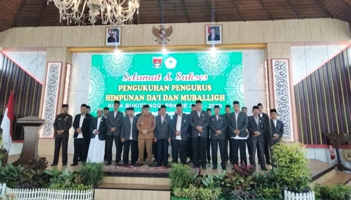 Wawako Ibnu Asis Lantik Pengurus Himpunan Dai dan Muballigh Bukittinggi 2026-2030