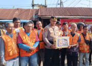 Wujud Kepedulian di Hari Bhayangkara ke-80, Polres Dharmasraya Salurkan Bantuan Sembako untuk Komunitas Ojek