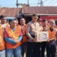 Polres Dharmasraya Salurkan Bantuan Sembako untuk Komunitas Ojek