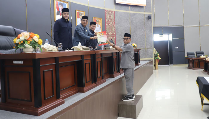 Fraksi-fraksi DPRD Kota Padang Sampaikan Pendapat Akhir Terhadap P-KUA dan P-PPAS TA 2026