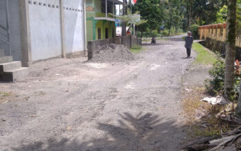 Wali Korong Lubuk Aro Keluhkan Sejumlah Ruas Jalan Kabupaten Padang Pariaman yang Rusak Parah