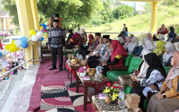 Bupati Limapuluh Kota, Safni saat memberikan sambutan di depan para guru