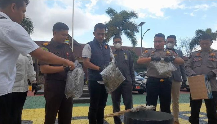 Satresnarkoba Polresta Tanjungpinang Musnahkan Sabu-sabu dan Ganja Kering Seberat 6,9 Kg