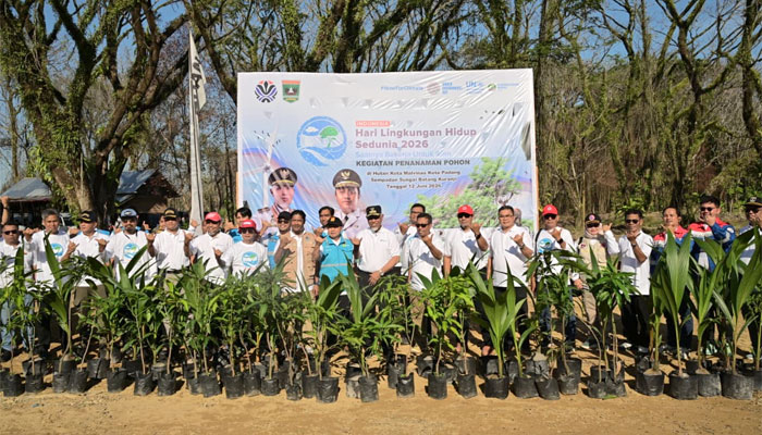 Tanam 1.000 Pohon di Hutan Kota Malvinas Padang, Aksi Nyata Pemprov Sumbar Cegah Banjir dan Krisis Iklim 1 Gubernur Sumbar, Mahyeldi memimpin aksi penanaman 1.000 pohon di kawasan Hutan Kota Malvinas, sempadan Sungai Batang Kuranji, Kota Padang
