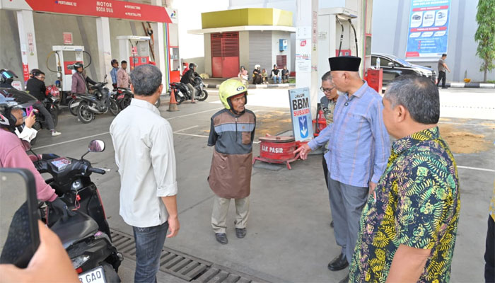 Gubernur Sumbar, Mahyeldi saat Sidak salah satu SPBU
