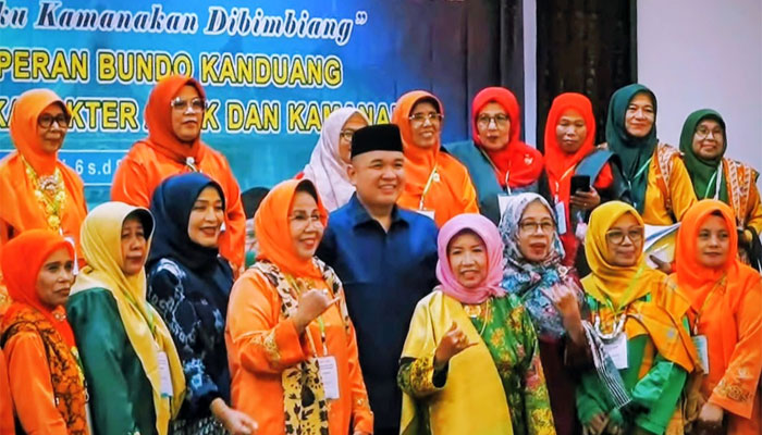 Wakil Ketua DPRD Sumbar, Nanda Satria menjadi narasumber dalam kegiatan Bimbingan Teknis (Bimtek) Bundo Kanduang tentang pendidikan karakter anak dan kamanakan di Bukittinggi