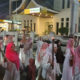 Ratusan Pelajar dan Ibu-ibu Majelis Taklim Masjid Agung Al Hikmah Tanjungpinang Pawai Obor 1 Muharram 1448 Hijriah