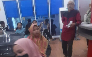 Disdukcapil Tanjungpinang Buka Layanan Khusus Hari Sabtu, Permudah Warga Urus KK yang Memiliki Barcode 3 Suasana pengurusan data kependudukan di Disdukcapil Tanjungpinang, Kepri
