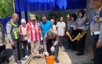 Peletakan batu pertama Bedah Rumah PJU Polda Sumbar di Kelurahan Pasie Nan Tigo, Kecamatan Koto Tangah, Kota Padang