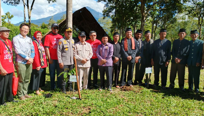 Panitia IMLF bersama Polda Sumbar Laksanakan Penanaman 1000 Bibit Pohon di Objek Wisata Tabiang Barasok Bukittinggi