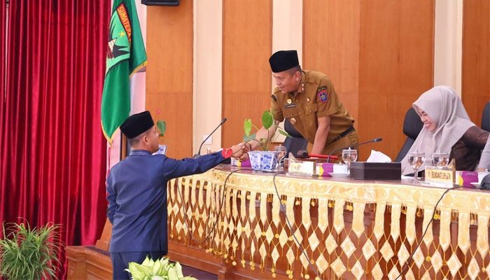 Pemko Payakumbuh Apresiasi Masukan DPRD untuk Penyempurnaan 3 Ranperda Strategis 1 Wakil Wali Kota Elzadaswarman mengikuti Rapat Paripurna DPRD Kota Payakumbuh