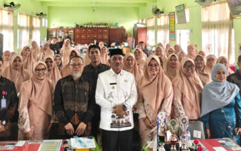 Peringkat Ketiga Terbaik se Sumbar, Bupati Limapuluh Kota Sampaikan Apresiasi Kepada Guru dan Keluarga Besar SMPN 1 Harau 4 Bupati Limapuluh Kota, Safni Sikumbang di SMPN 1 Harau